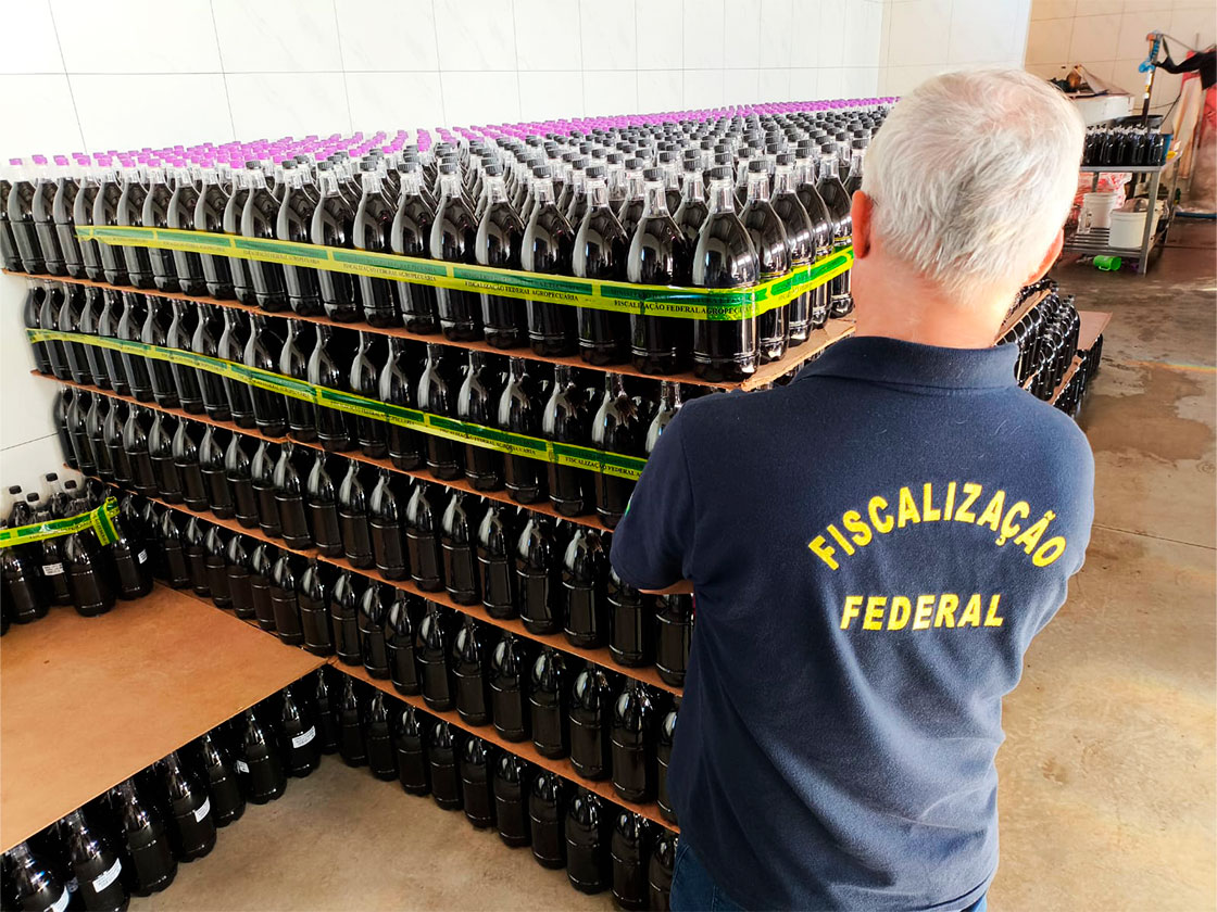 Auditores agropecuários fecham fábrica de vinhos falsificados no Paraná