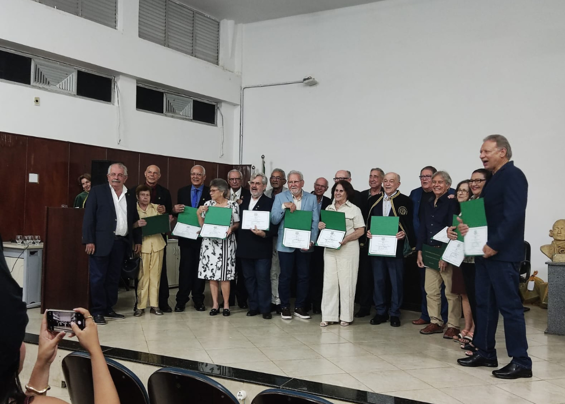 Sessão solene homenageia auditores agropecuários médicos veterinários na Universidade Federal da Bahia